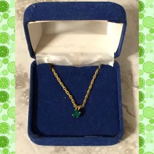 Simple emerald necklace